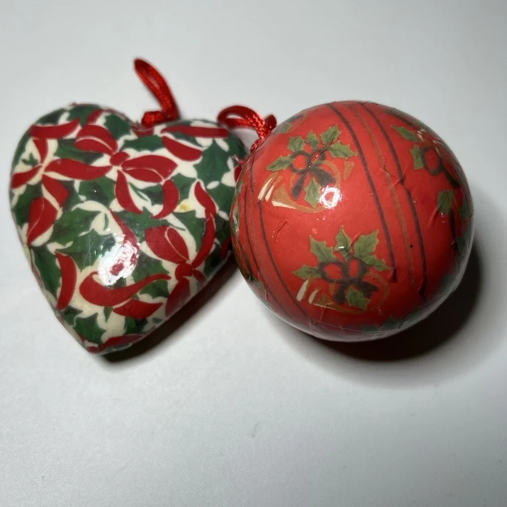 Set Of 2 papier-mâché Ornaments Vintage Holly Winter‎ Foliage